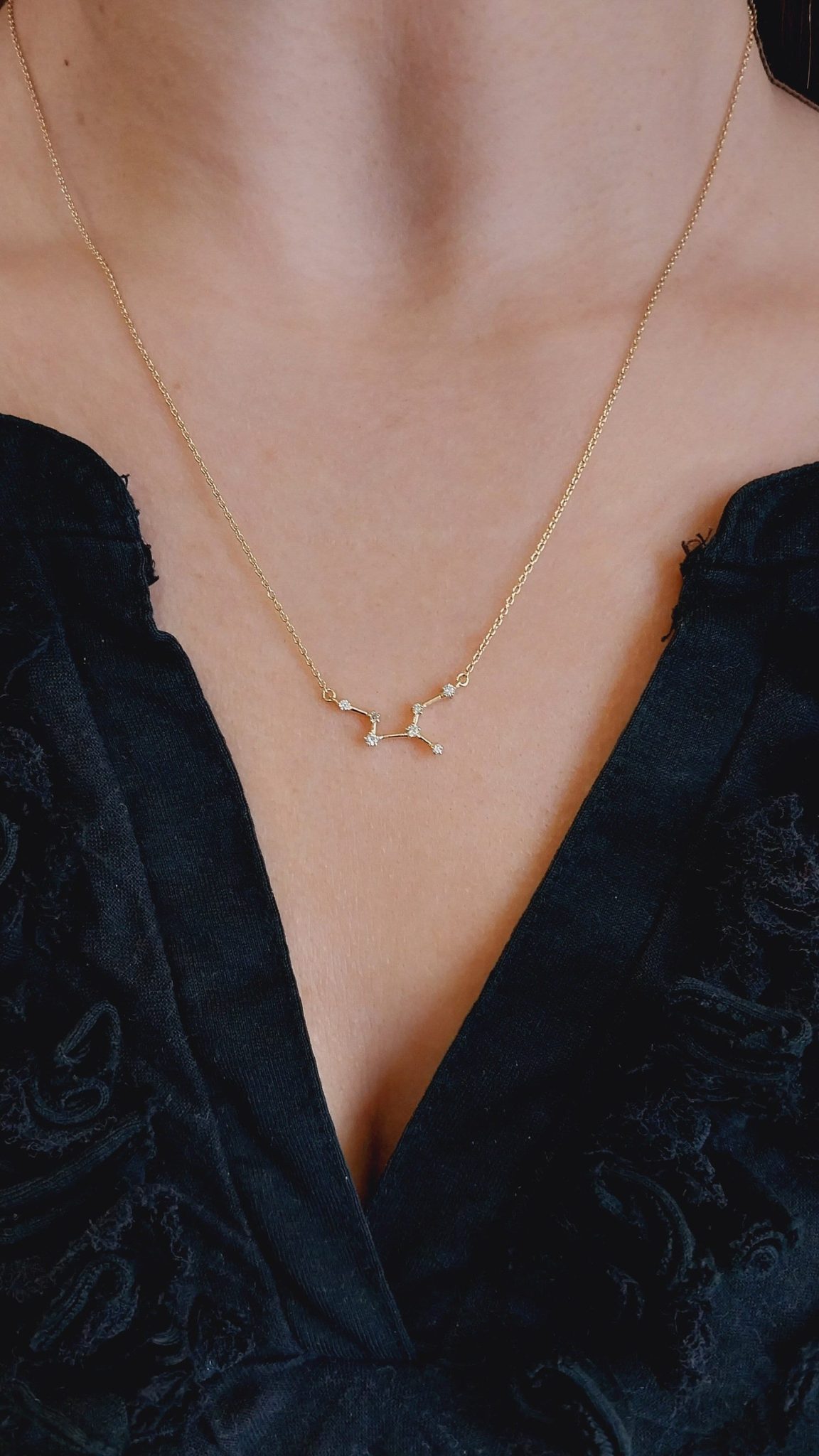 The necklace features an intricately designed pendant depicting the graceful Virgo constellation, elegantly framed by a delicate circle symbolizing integrity and harmony. It exudes timeless beauty and sophistication. The pendant is adorned with shimmering gemstones reflecting earthy tones to reflect the down-to-earth spirit of Virgo