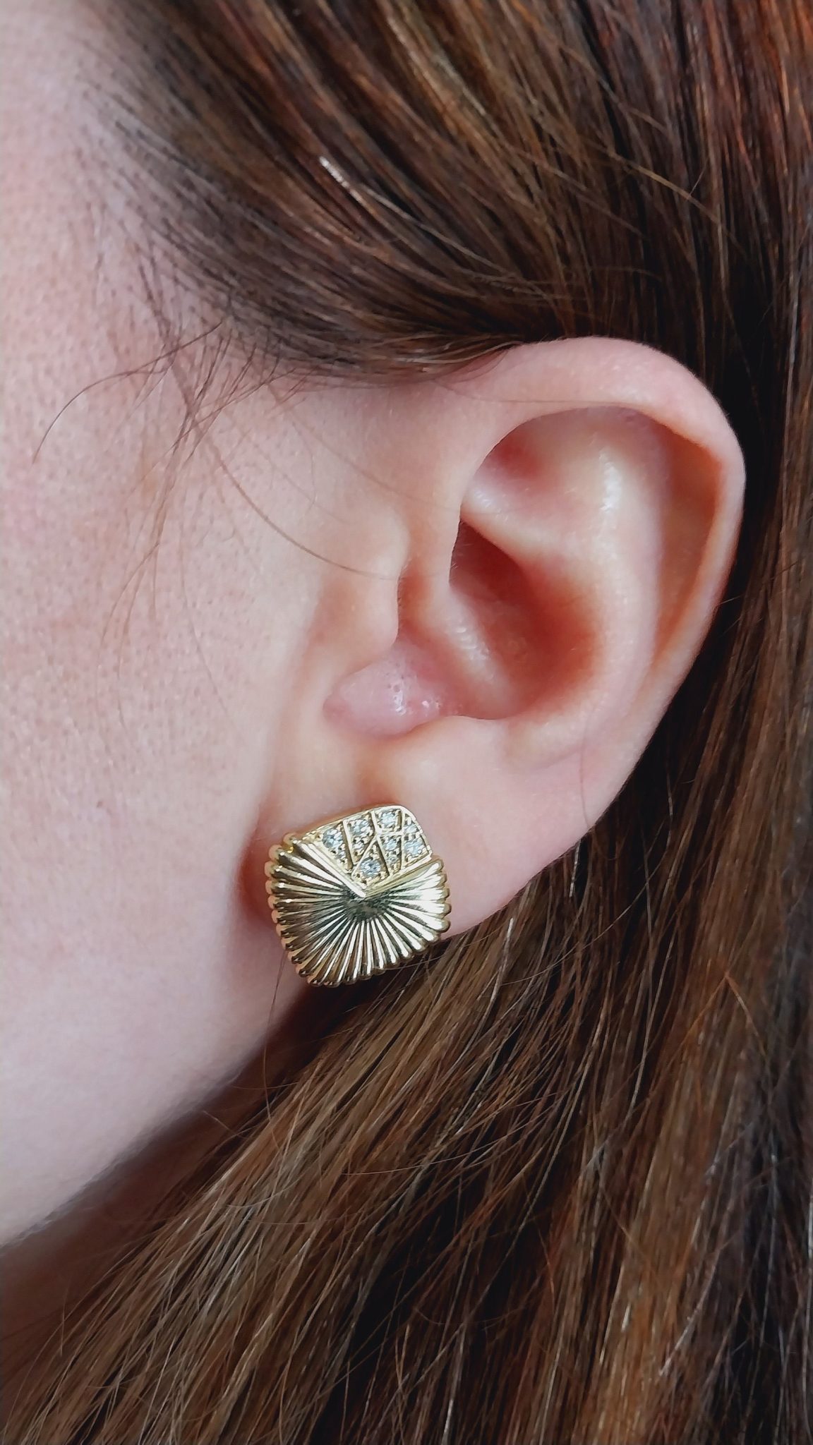 Introducing our exquisite earrings, where elegance meets artistry. The dazzling diamonds, skillfully positioned at the tip of each earring, create a striking focal point that captures the light beautifully. Inspired by the delicate shape of an open fan, these earrings exude sophistication and charm. Each diamond is meticulously set to enhance the overall design, drawing the eye and adding a touch of opulence to any outfit. Perfect for both special occasions and everyday wear, these earrings are sure to become a cherished addition to your jewelry collection.